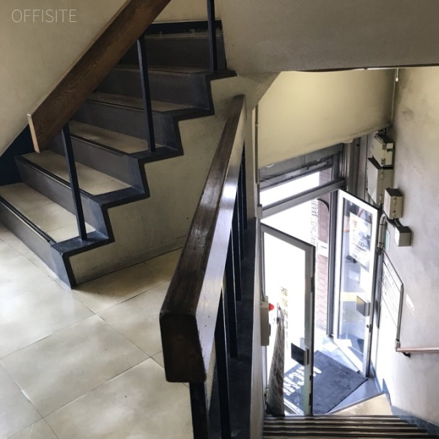 新宿南口ビル エントランス