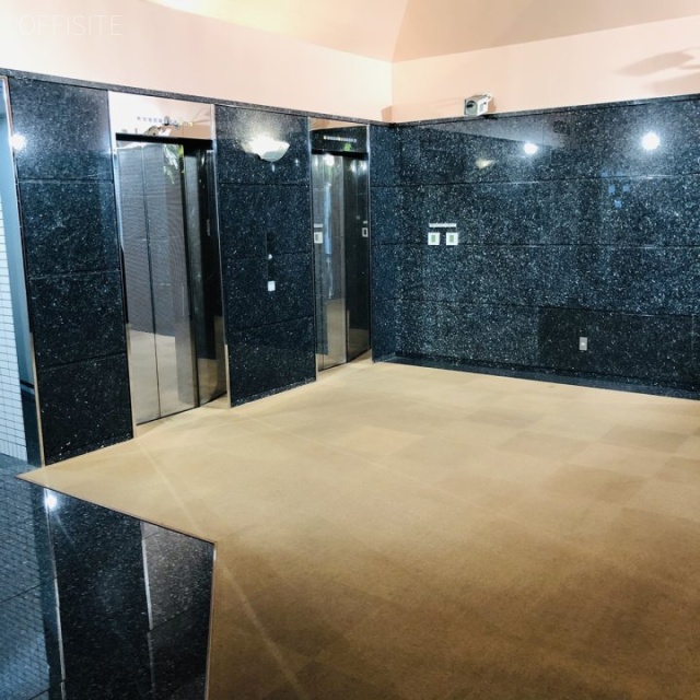 サンキエームビル エントランス