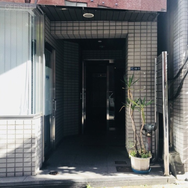 NSビル エントランス