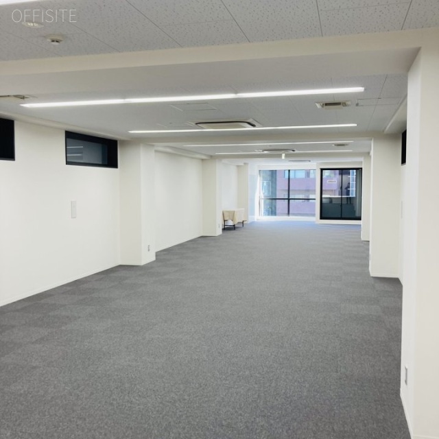 エヌワンビル 室内