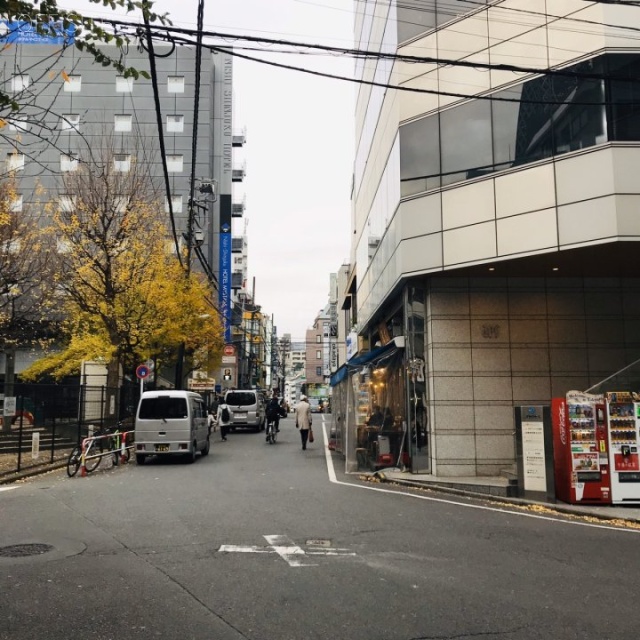 寿ビル ビル前面道路