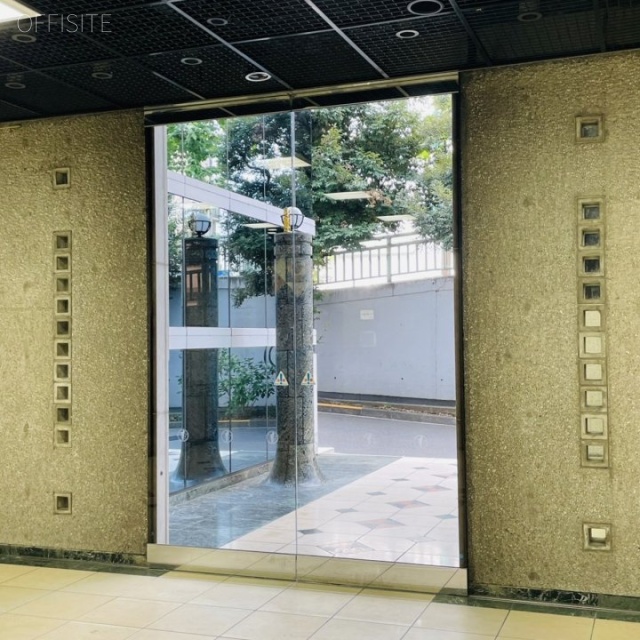 オフィスT&U オフィスビル背面出入口