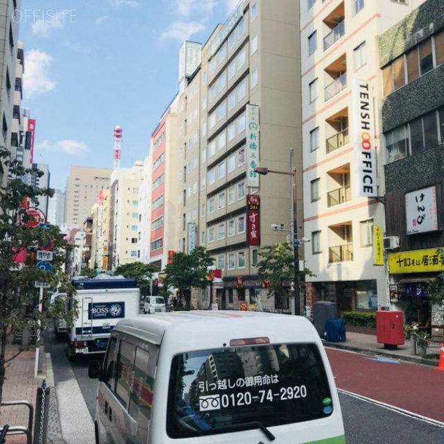 新橋フォディアビル ビル前面道路