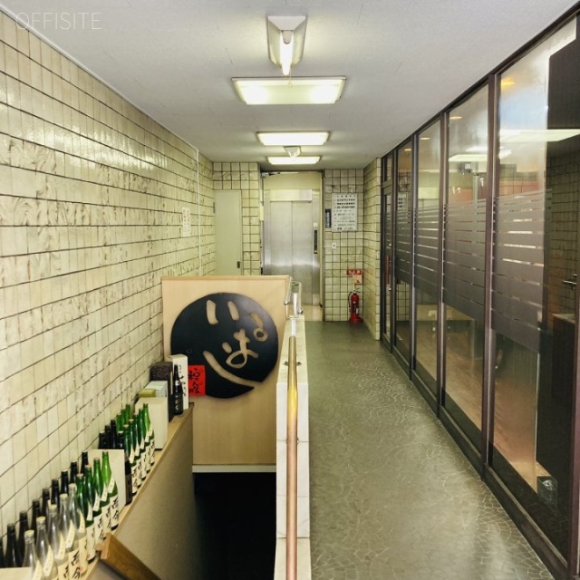 一松ビル エントランス