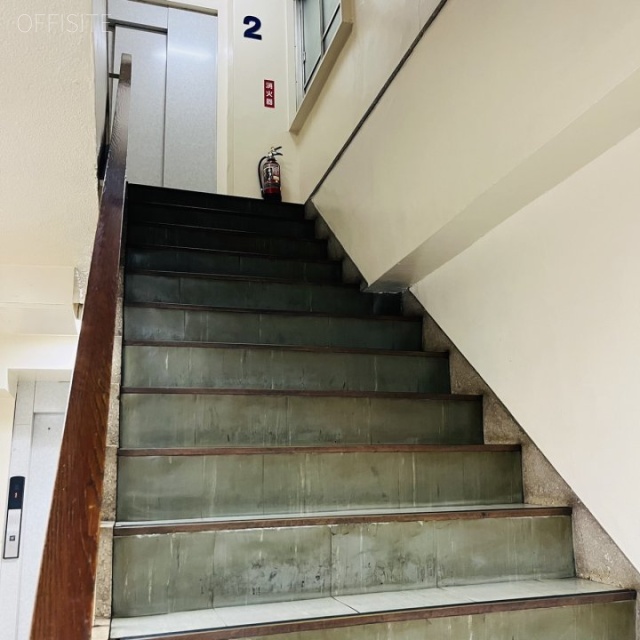 クニヤビル 階段