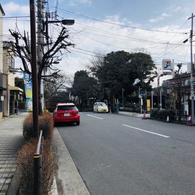 谷中ホームズ ビル前面道路