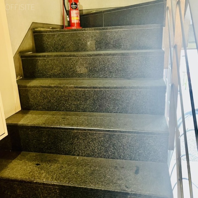 渋谷フランセ奥野ビル 階段