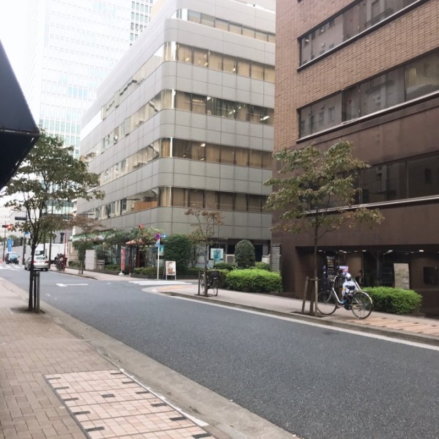 亀田ビル ビル前面道路