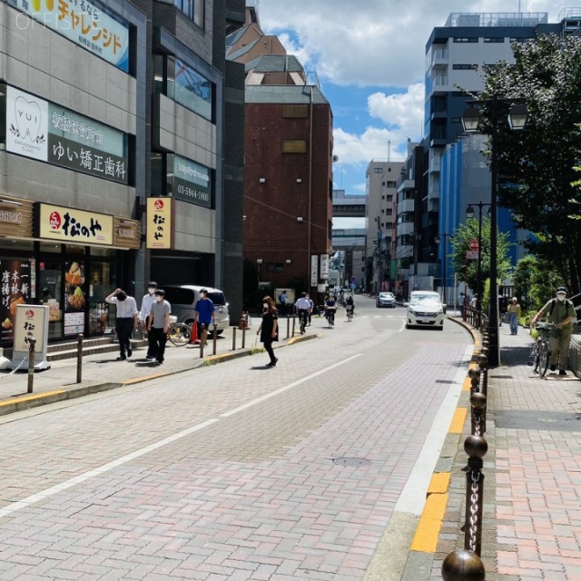 明石ビル ビル前面道路