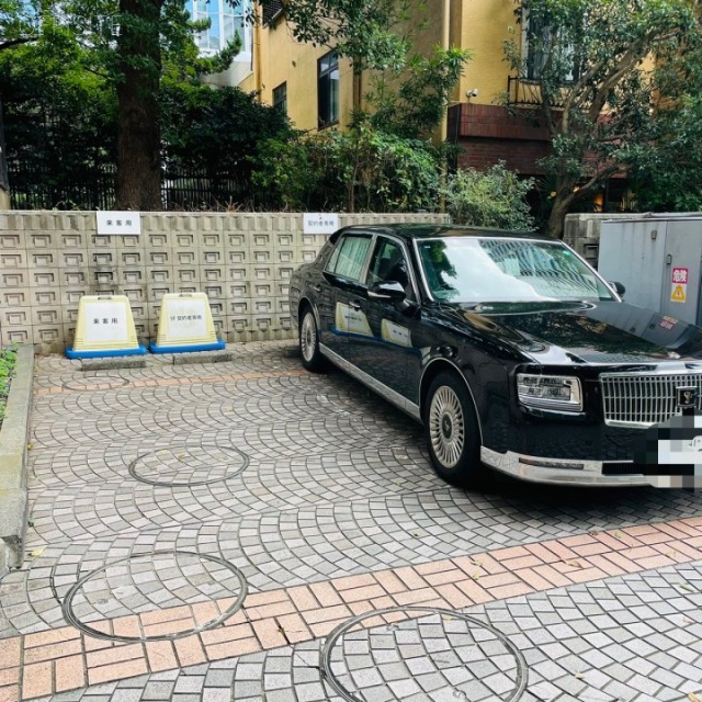 ウスイ紀尾井町ビル 駐車場