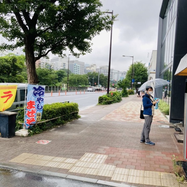 市ヶ谷科学技術イノベーションセンタービル ビル前面道路