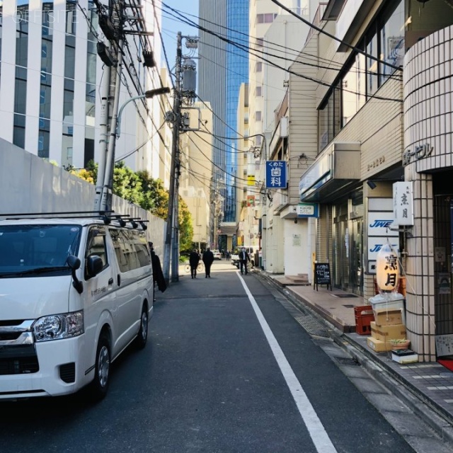 松田ビル ビル前面道路