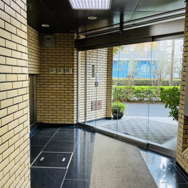 片山ビル エントランス