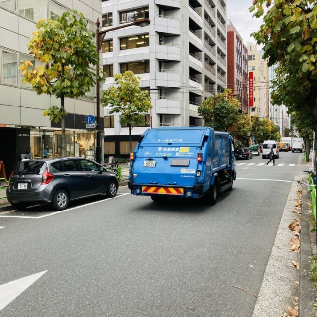 片帆ビル ビル前面道路