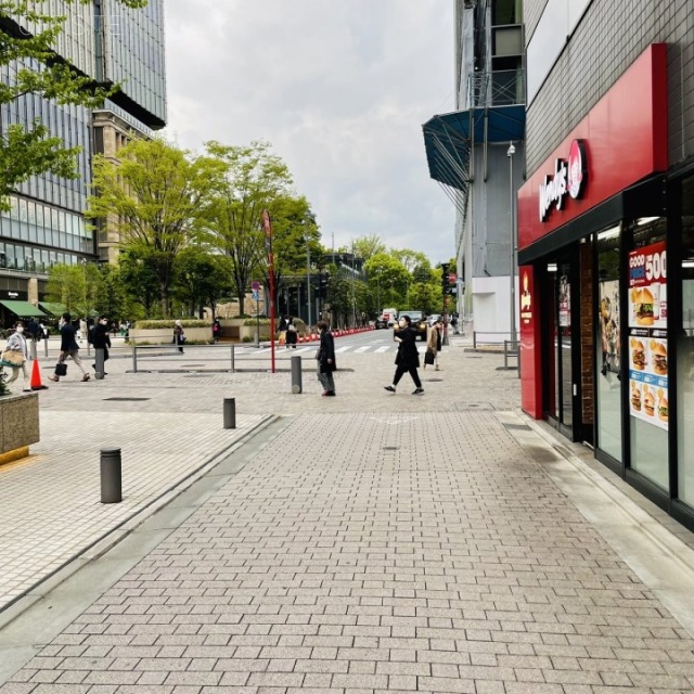 ナビール日比谷 ビル前面道路