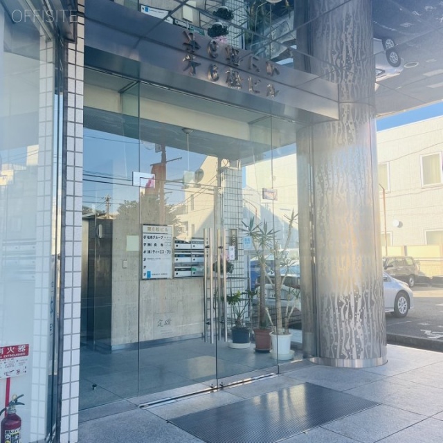 第6松ビル オフィスビル出入口