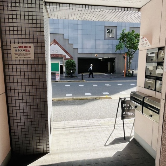 平成新富町ビル エントランス