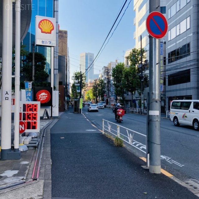 フロンティア代々木 ビル前面道路