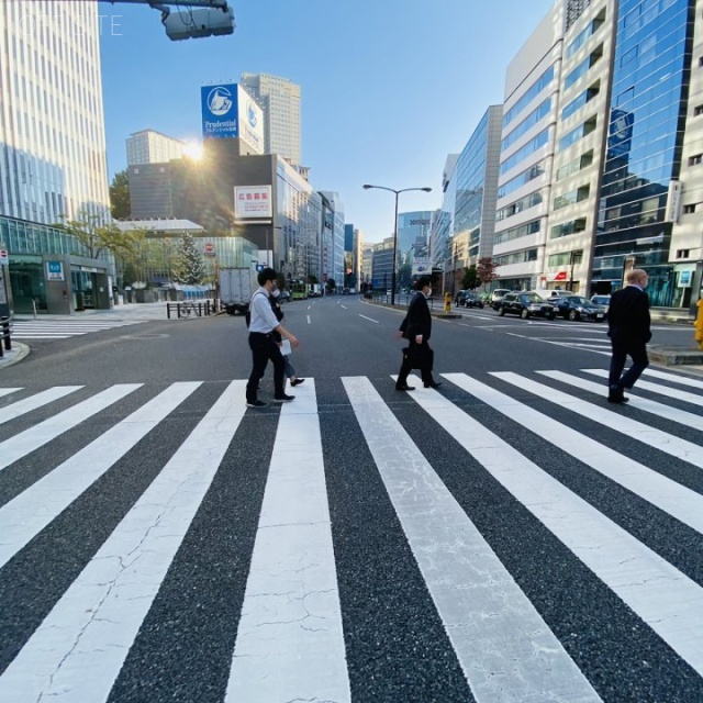 山王グランドビル ビル前面道路