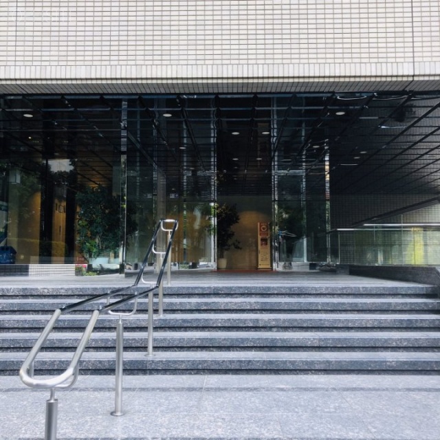 尚友会館 エントランス