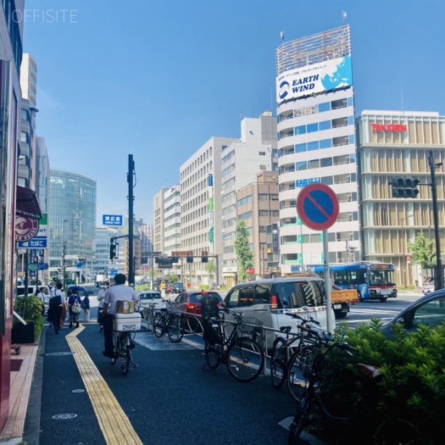 TOC ANNEX ビル前面道路