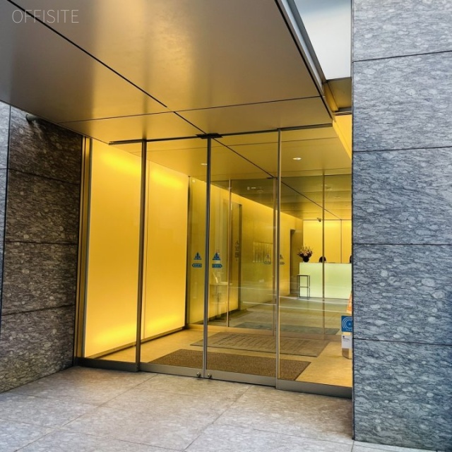 ビュレックス麹町 オフィスビル出入口