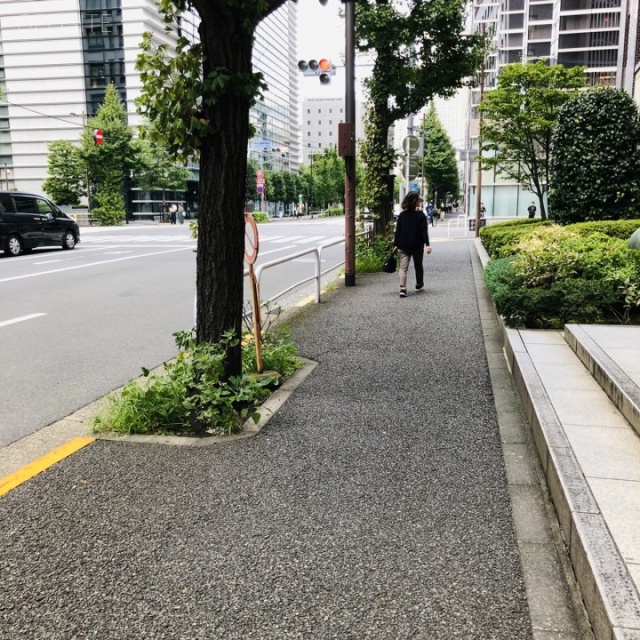 オームビル新館 前面道路