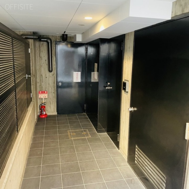 新橋安達ビル エントランス