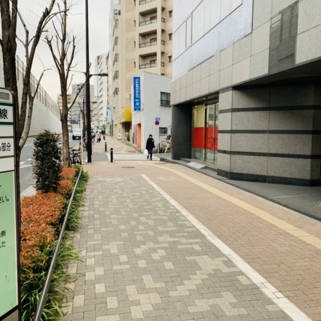 モリタビル西池袋 ビル前面道路