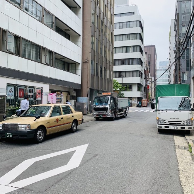 新橋エンタービル ビル前面道路