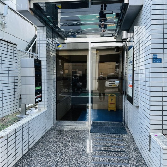 新小川町ビル エントランス