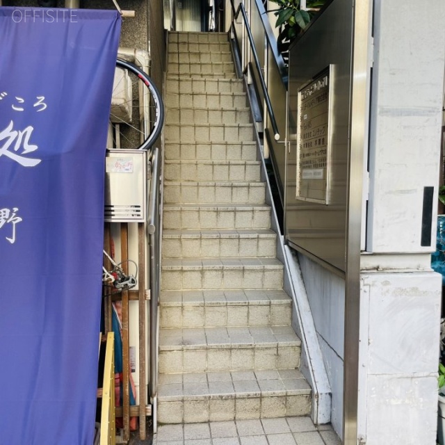 エスティビル小石川 階段