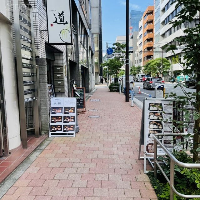 ひのき屋ビル ビル前面道路