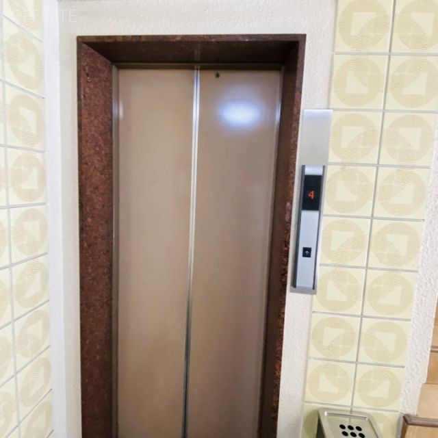 秋山ビル エレベーター