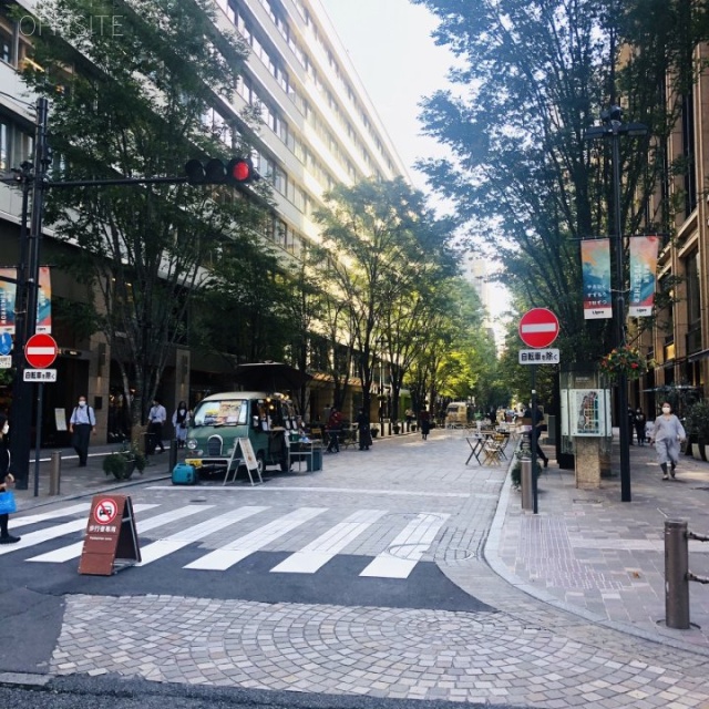 新東京ビル 丸の内仲通り