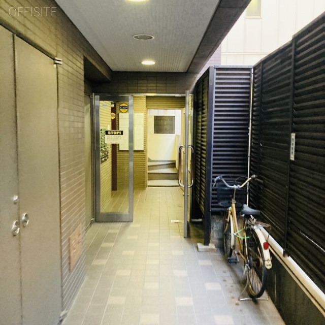 本郷三宝ビル エントランス