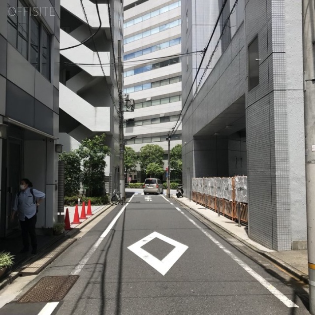 シントクビル ビル前面道路