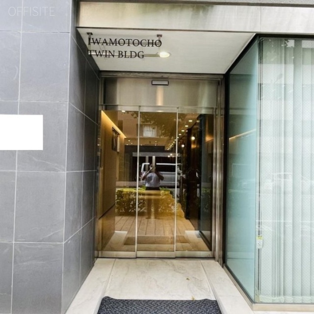 岩本町ツインビル オフィス出入口
