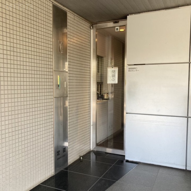 I・Sビル 通用口