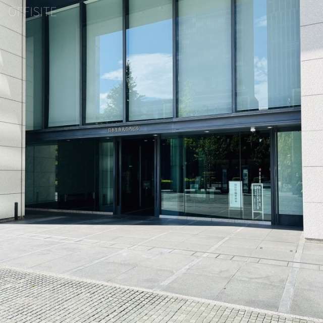 日本生命丸の内ビル オフィスビル出入口