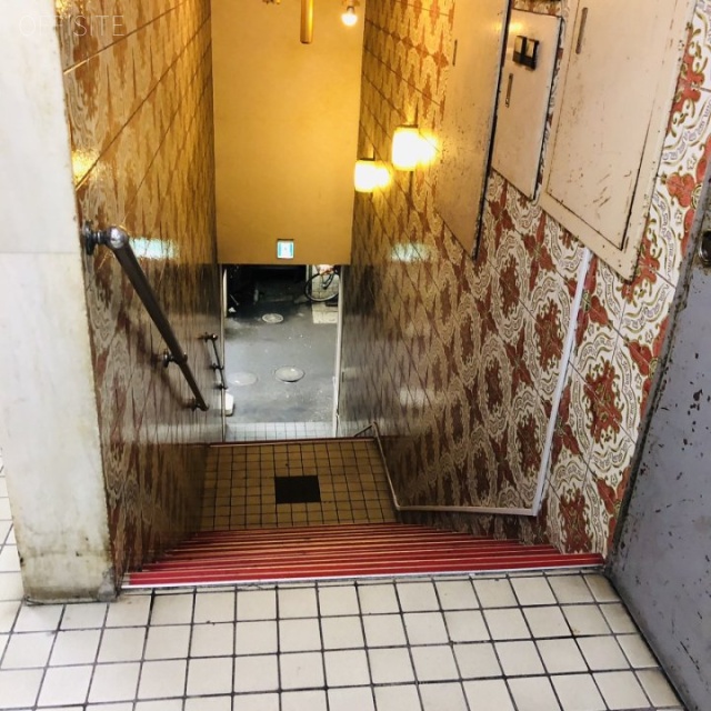 東栄ビル エントランス