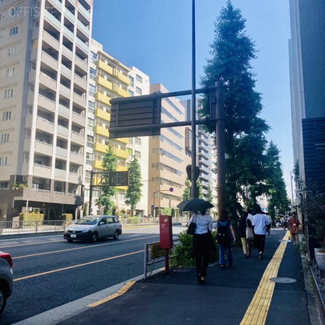 TOC ANNEX ビル前面道路