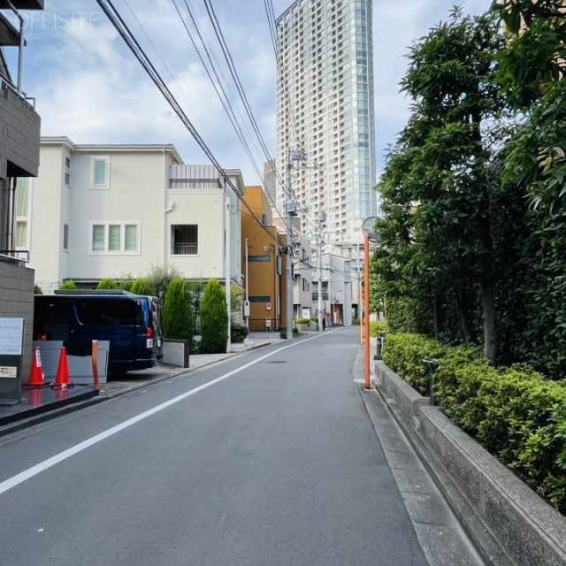 ラグジュアリーヒルズ赤坂ビル 前面道路