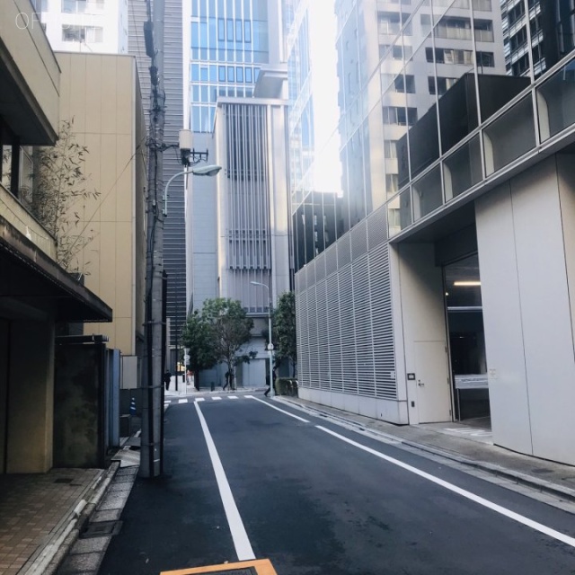 金原ビル ビル前面道路