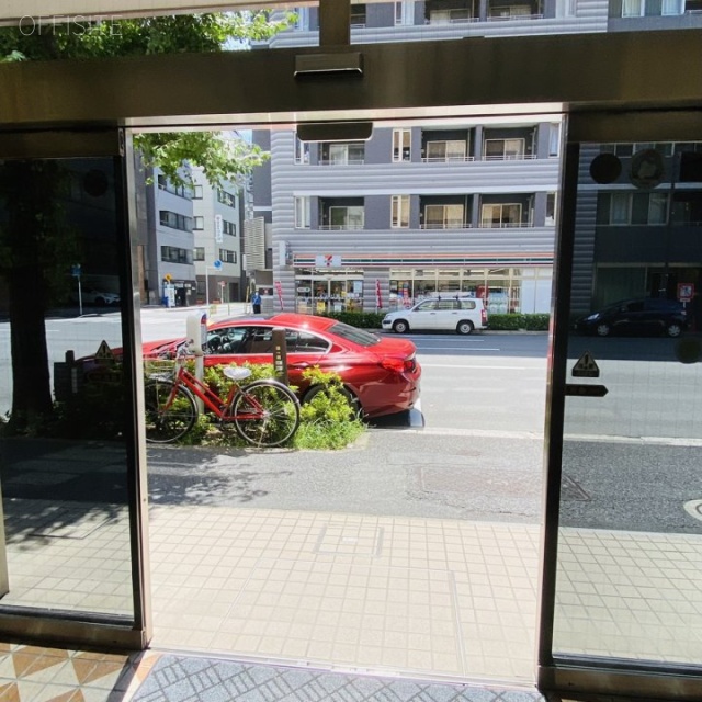 秋山ビル エントランス