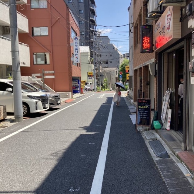 三富ビル ビル前面道路