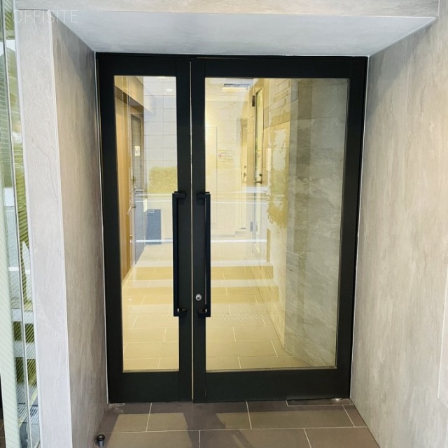 TQ蛎殻町 オフィスビル出入口