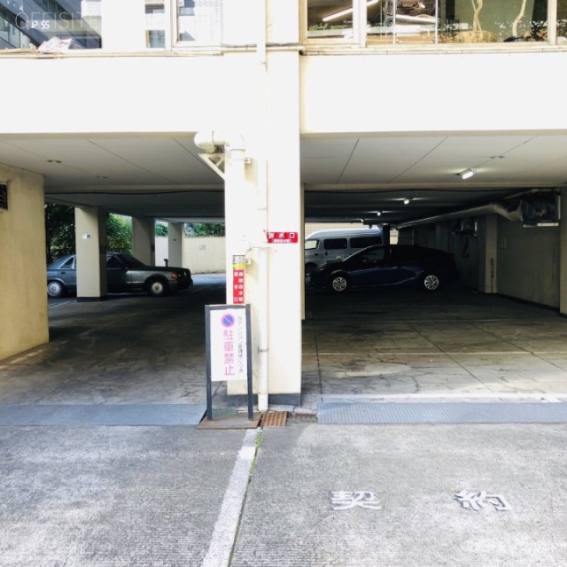 麹町パレス 駐車場