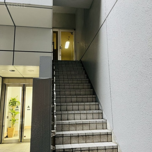 銀座松良ビル 内階段