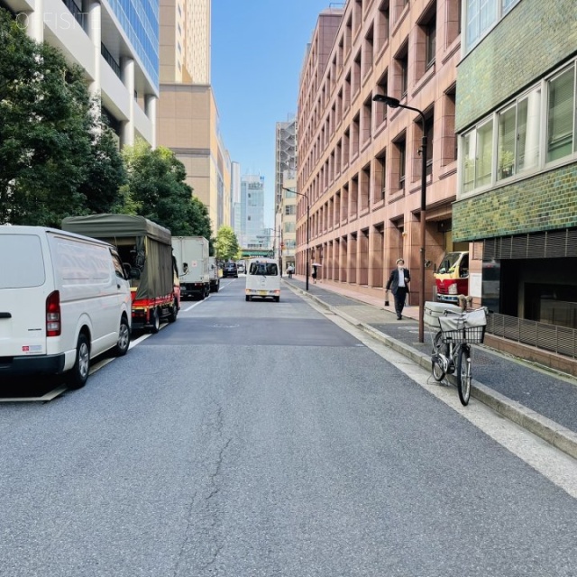 明宏(めいこう)ビル本館 前面道路